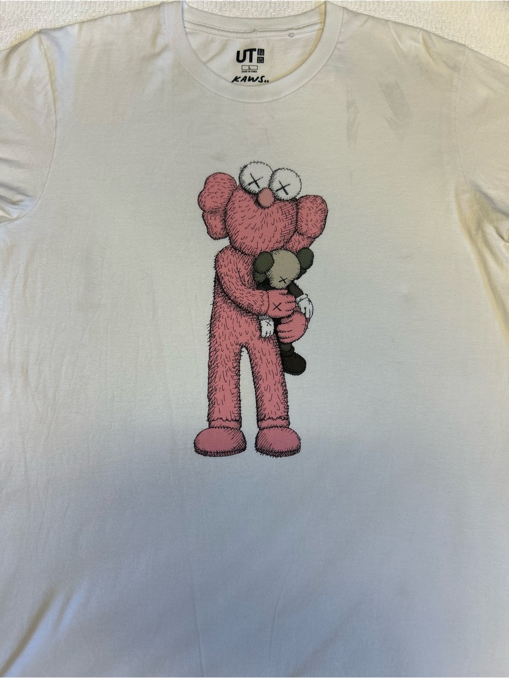 Uniqlo UT x KAWS Graphic Tee White Size L 🎨✨